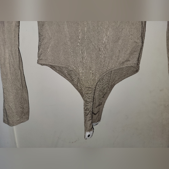 LULUS Taupe Scoop Neck Long Sleeve Bodysuit, Size Small - Picture 8 of 11